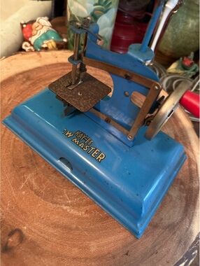 Vintage Kaffe Toy Master Blue Miniature Sewing Machine